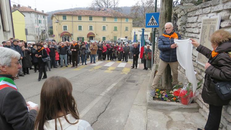Gianfranco e Teresa Tebaldi scoprono la targa marmorea dedicata ai minatori FOTO AMATO