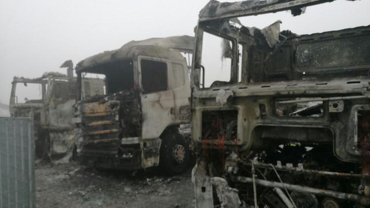 I camion incendiati in tangenziale (Dienne)