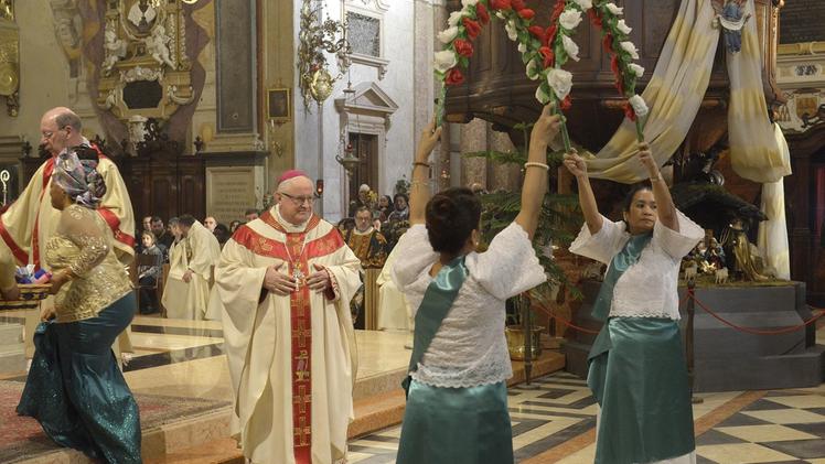 Il vescovo Giuseppe Zenti durante la celebrazione dell’Epifania dei popoli FOTO MARCHIORI