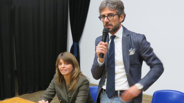 Ellen Cavazza e Roberto Turri durante un incontro dedicato alla fusione dei loro Comuni