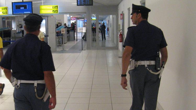 Agenti in aeroporto