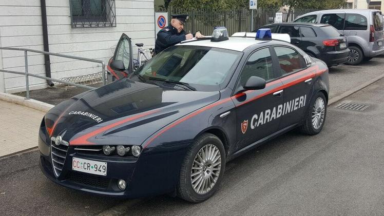 L’auto dei carabinieri davanti alla caserma di Legnago