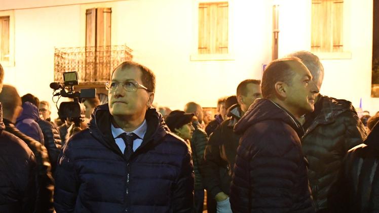 Il sindaco Antonello Panuccio in una manifestazione, in ottobre, contro l’arrivo di profughi 