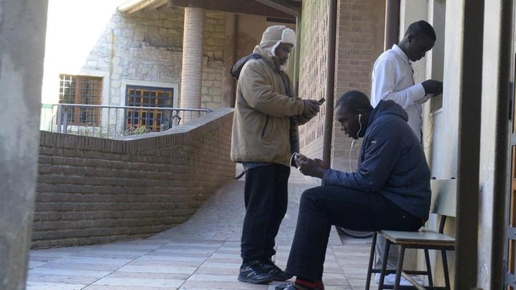 Richiedenti asilo arrivati a Verona: Gianni Testi boccia  senza mezzi termini lo Sprar