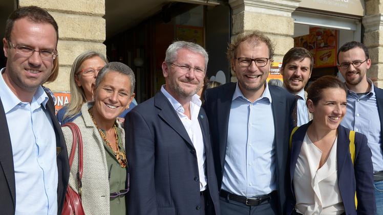 Foto d’archivio: in Bra dirigenti a amministratori  Pd con l’allora sottosegretario e  ora ministro Luca Lotti