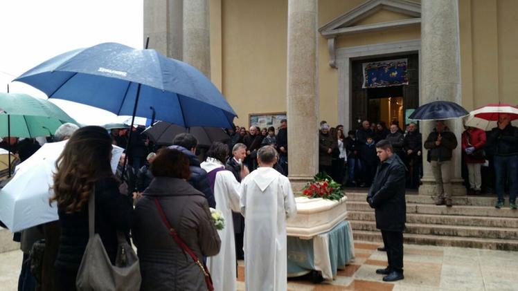 Il funerale di Laura Albertini, dieci giorni fa a Marcellise