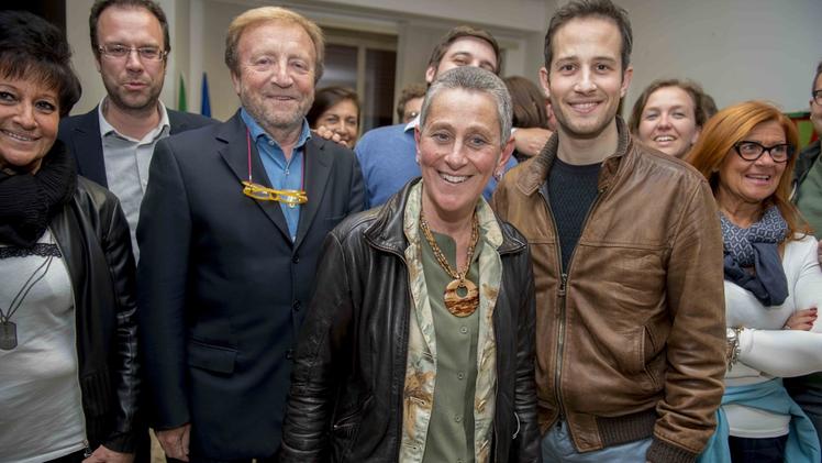 Orietta Salemi, vincitrice delle primarie, festeggiata nella sede del Pd ieri sera dopo le 22 con gli sfidanti Gustavo Franchetto e Damiano Fermo FOTO MARCHIORI