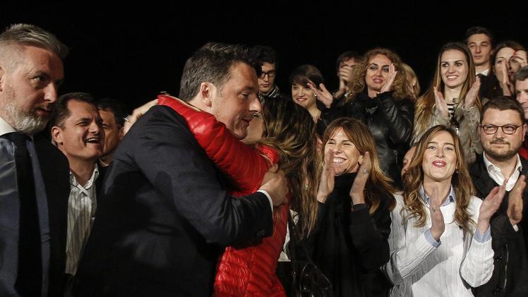 Matteo Renzi festeggia il risultato delle elezioni primarie del Pd