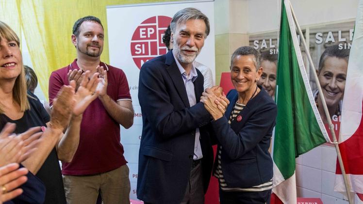 Il ministro dei trasporti Graziano Delrio con la candidata sindaco del Pd Orietta Salemi FOTO MARCHIORI