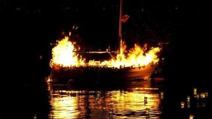 Il falò della barca  in onore di San Filippo: è lo spettacolo più tradizionale e atteso della festa
