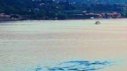 La strana ellisse avvistata nel lago di Garda