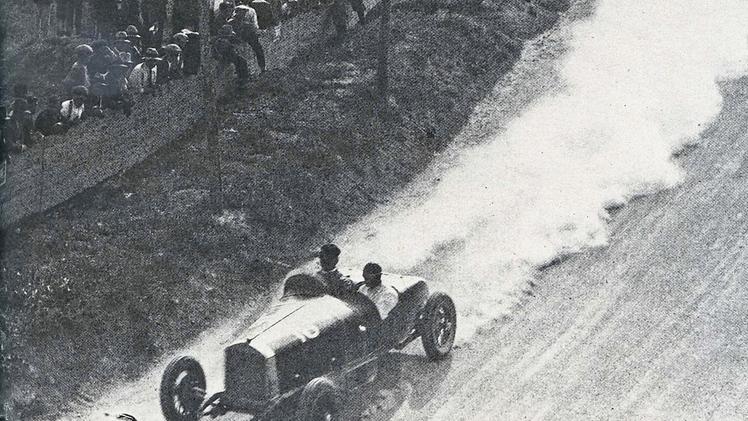 Enzo Ferrari al Circuito del Pozzo su Alfa Romeo nel 1929