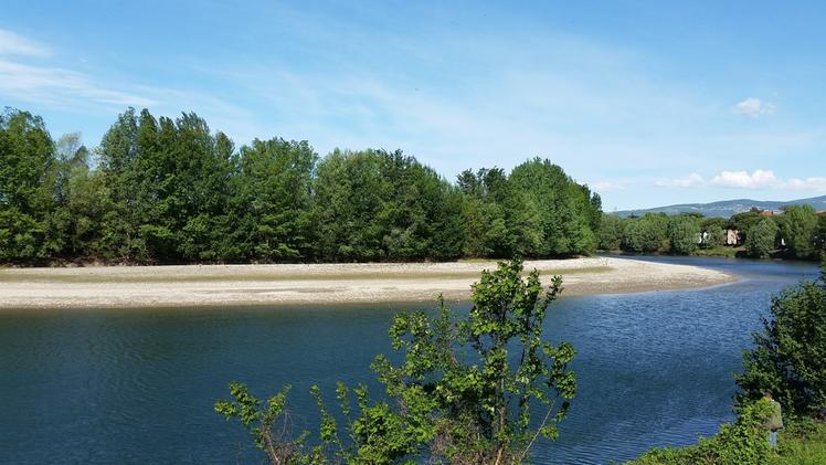L’Adige all’altezza di Parona: il fiume è essenziale per garantire l’irrigazione dei terreni agricoli