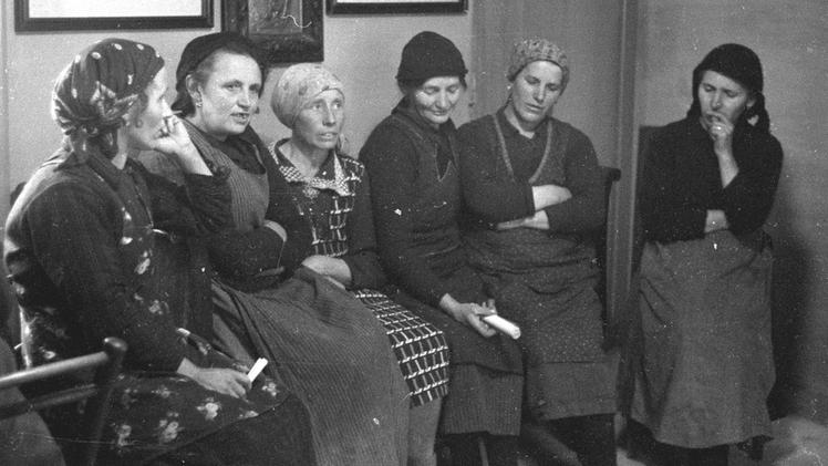 Donne cimbre a Giazza nel 1941