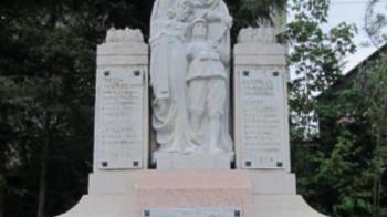 Il monumento ai caduti a San Francesco di Roverè