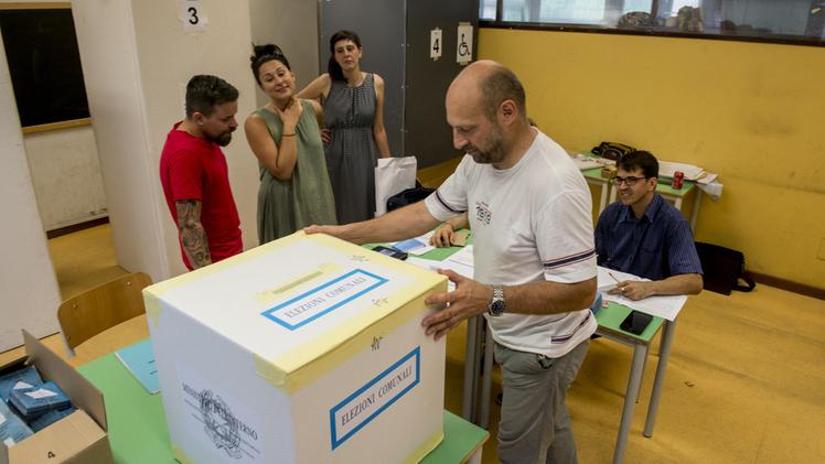 Tutto pronto nei seggi della città per le operazioni di voto: urne aperte fino alle 23, poi i risultati per il nuovo sindaco della città FOTO MARCHIORI