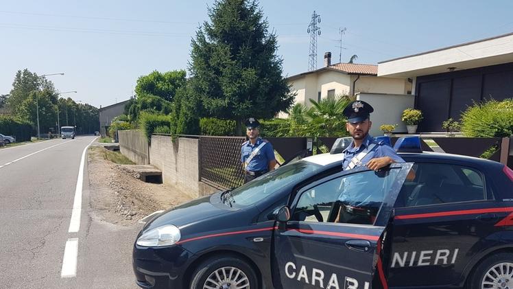 I carabinieri di Isola della Scala in via Verona dove l’uomo è stato travolto da un’auto pirata