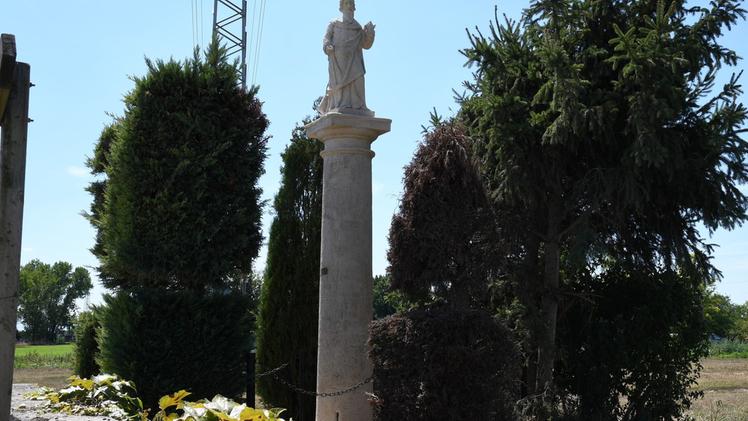 La testa della statuaLa statua di Sant’Andrea vicino al Fontanin nel territorio di Villafranca FOTO PECORA