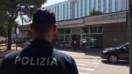 La polizia all'ospedale di Borgo Roma