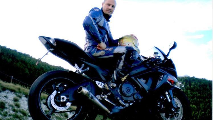 Lorenzoni, 37 anni, in sella alla moto. È morto sabato pomeriggio
