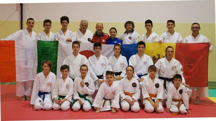 Gli atleti dello Shogun karate-Kobudo nello stage internazionale con il maestro Oleg Abalin