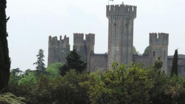 Il castello scaligero visto dal Parco giardino Sigurtà di Valeggio