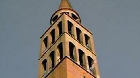 Il campanile della chiesa di Menà