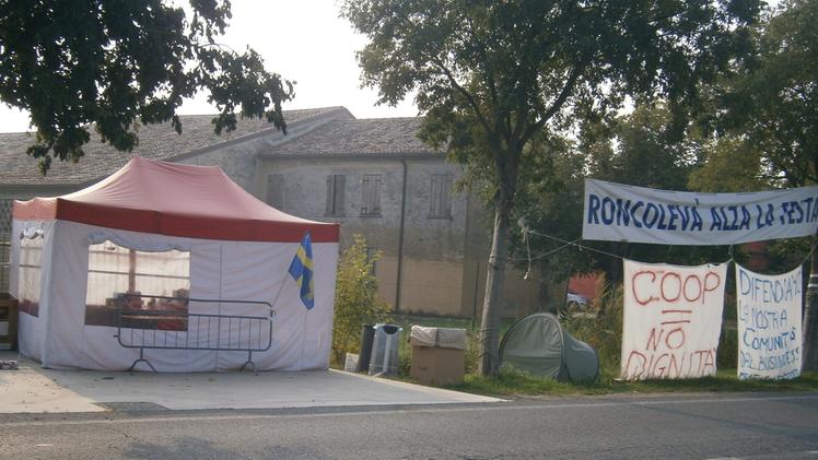 Il presidio del comitato che aveva protestato per l’arrivo dei profughi a Roncolevà