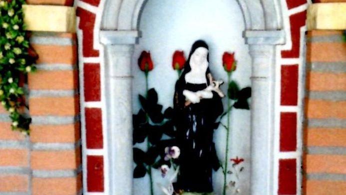 La statua di Santa Rita nell’edicola di Angiari