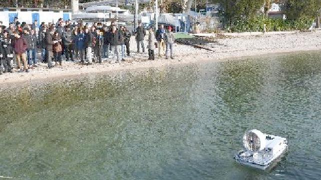Un drone acquatico (foto Pecora)