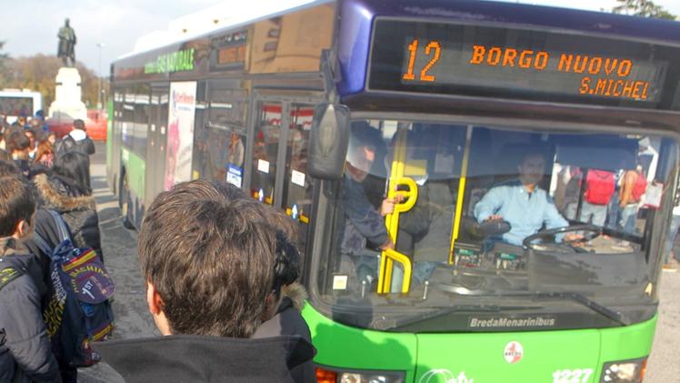 Bus in stazione a Porta Nuova