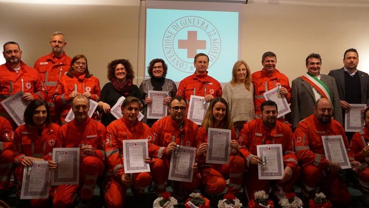 I volontari della Croce rossa con il sindaco Gianpaolo Provoli alla consegna dei riconoscimenti