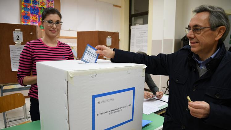 Un seggio per il referendum a Caldiero (foto Pecora)