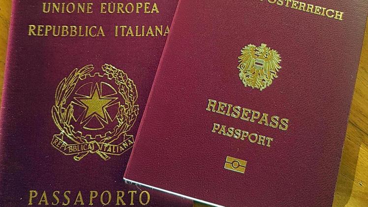 Un passaporto italiano e uno austriaco