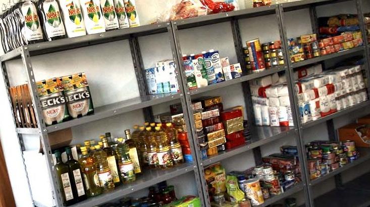 Distribuzione di generi alimentari per persone in difficoltà