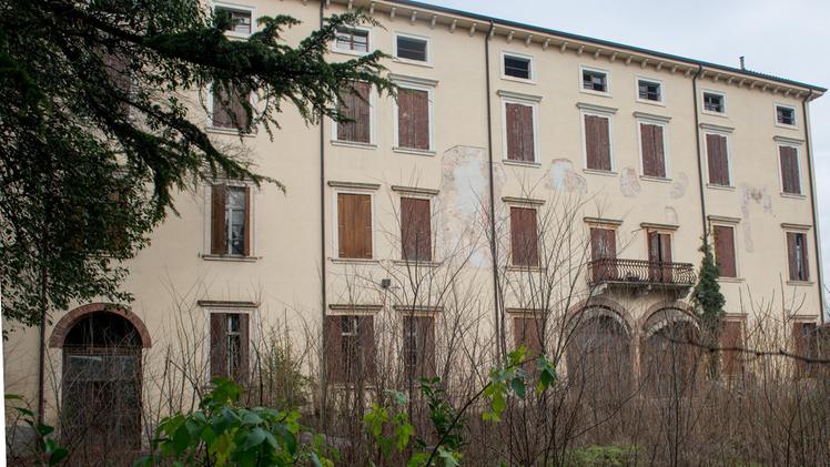 La palazzina dell’Iciss a Quinzano, in via Villa, dove andrebbe l’ostello
