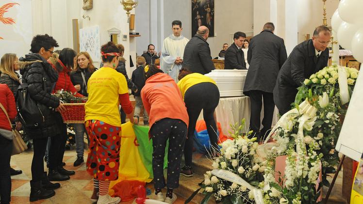 I funerali della piccola Giulia (Diennefoto)