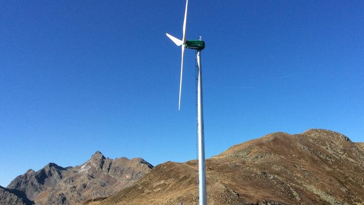 L’impianto che sfrutta l’energia del vento per alimentare il rifugio Alpenrosenhof