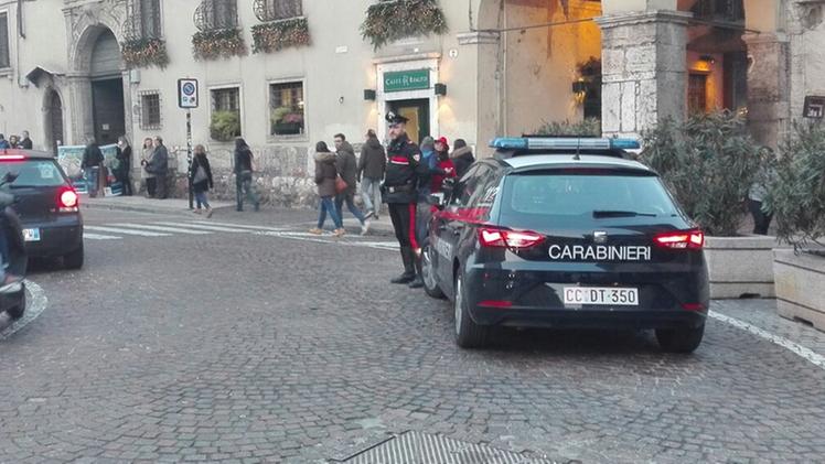 I carabinieri in Corso Cavour