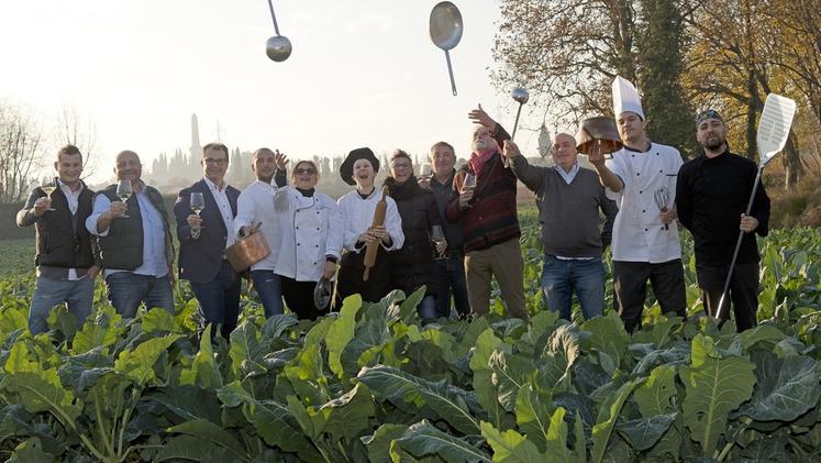 Produttori e ristoratori festeggiano sul campo il Broccoletto
