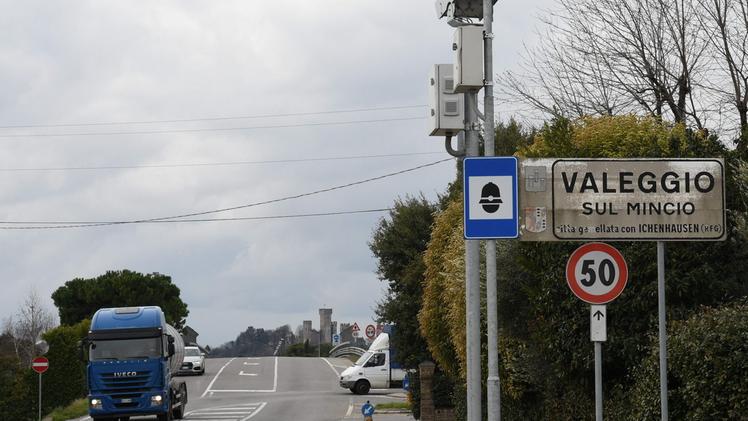 L’entrata dell’isola ecologica monitorata da telecamere FOTO PECORALe telecamere di controllo all’ingresso di Valeggio da Villafranca