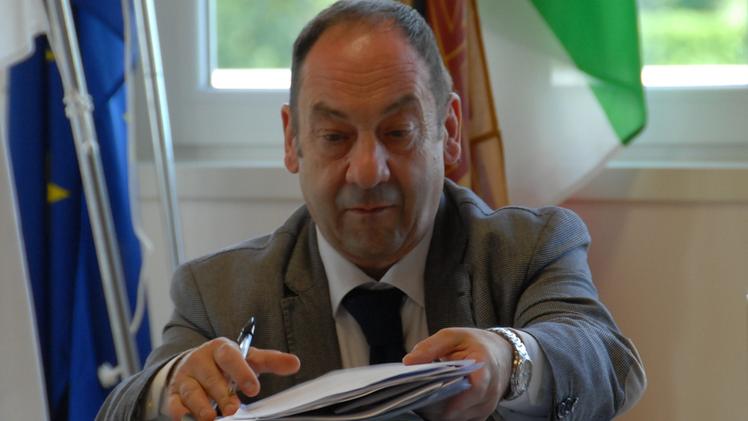 Il segretario comunale Paolo Abram, polemica in Consiglio per la sua presenza, avvallata dal sindaco