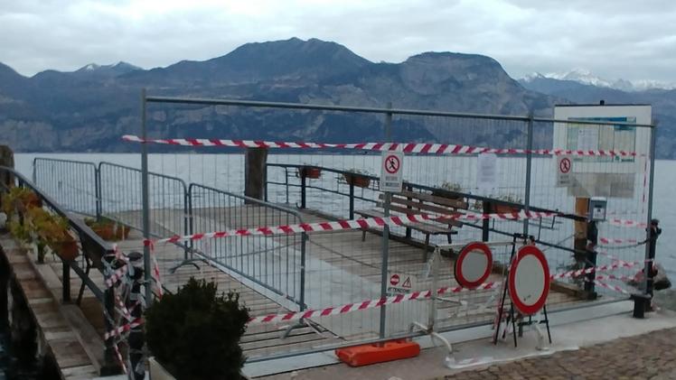 Il pontile di Magugnano interdetto dalla Regione dopo un incendio