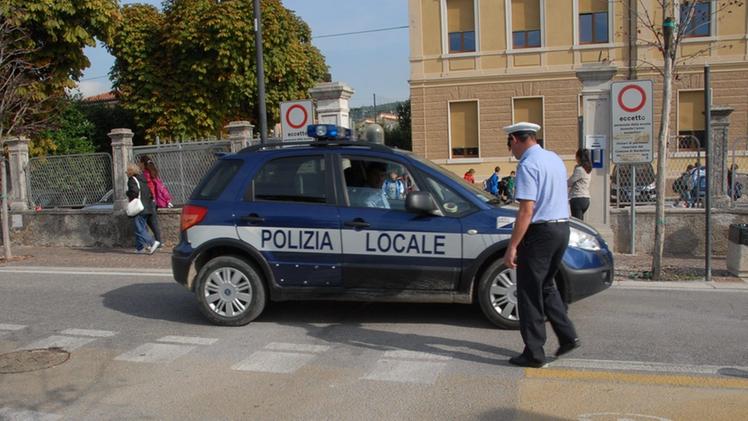 La polizia locale di Bardolino: nel 2017 hanno moltiplicato i controlli