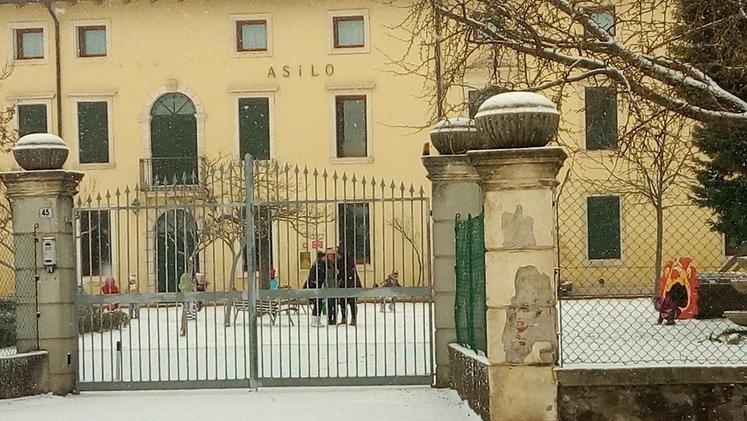 Montecchia di Crosara: studenti in biciclettaRicreazione sulla neve per i bambini della  scuola materna di Terrossa di Roncà