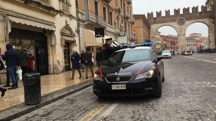 I carabinieri in corso Porta Nuova