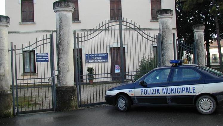 Il comando della polizia locale dell’Unione Adige Guà
