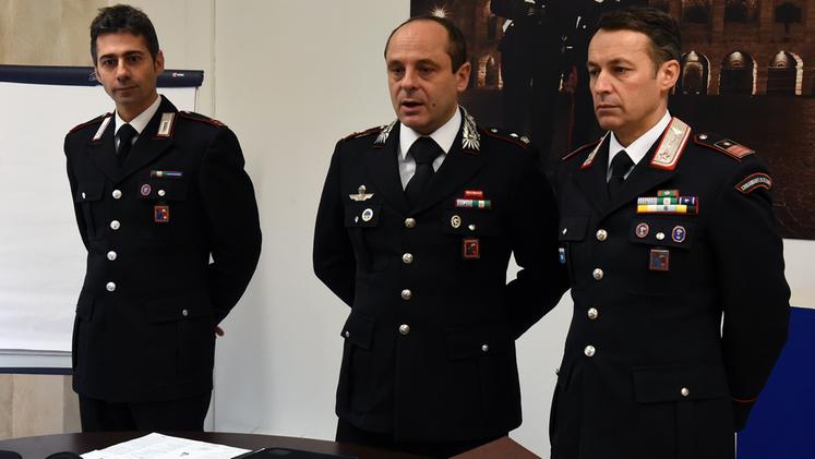 La conferenza stampa dei carabinieri (Dienne)