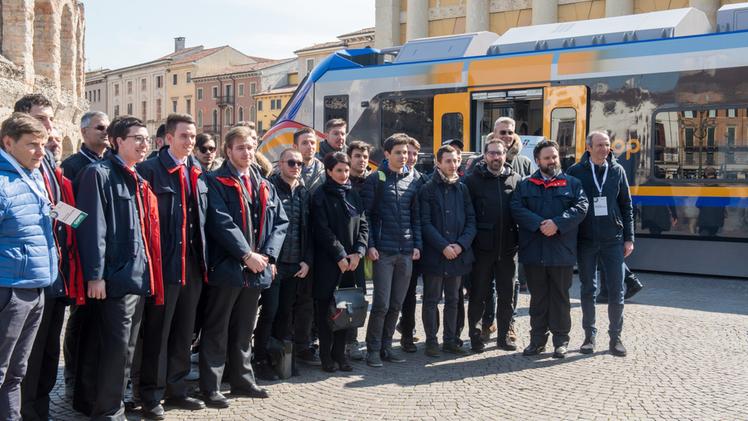 Il gruppo di nuovi assunti da Trenitalia in vista dell’aumento del servizio ferroviario regionale FOTO MARCHIORI