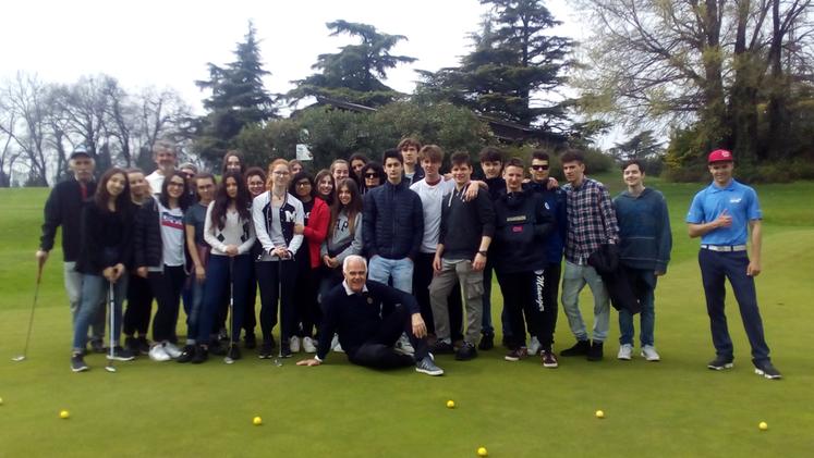 Gli studenti del Lorgna-Pindemonte a lezione di golf